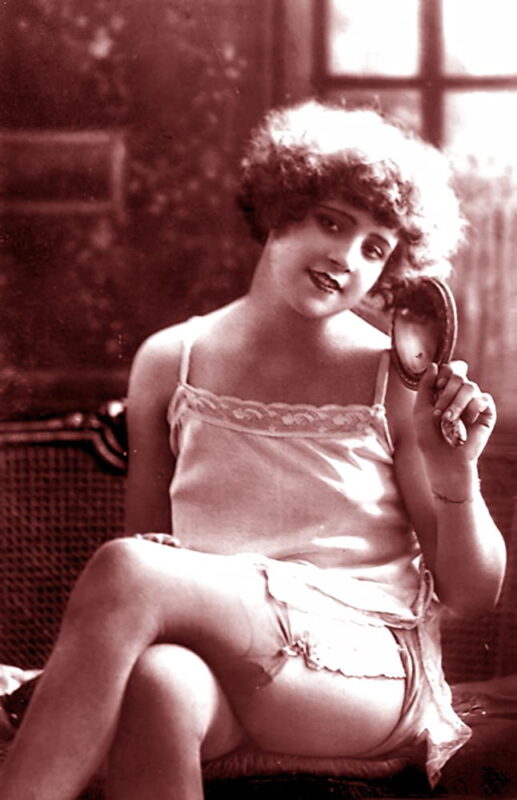 Volume 1 of Black and White Image of Naked / Nude Woman in the Classic Retro Period Volume 1 of Black and White Photo of Naked / Nude Women and Girls in the Vintage Era