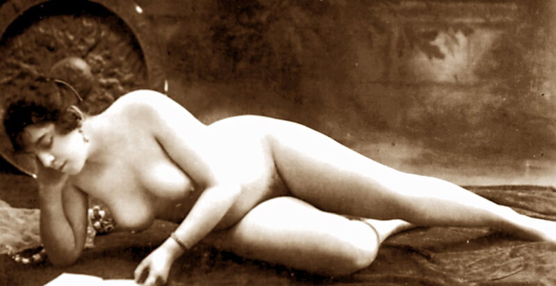 Volume 1 of Black and White Image of Naked / Nude Woman in the Classic Retro Period Volume 1 of Black and White Photo of Naked / Nude Women and Girls in the Vintage Era