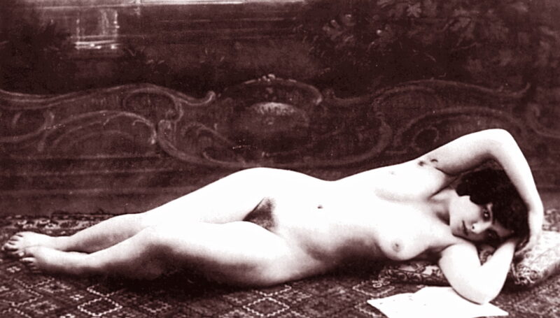 Volume 1 of Black and White Image of Naked / Nude Woman in the Classic Retro Period Volume 1 of Black and White Photo of Naked / Nude Women and Girls in the Vintage Era
