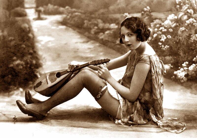 Volume 1 of Black and White Image of Naked / Nude Woman in the Classic Retro Period Volume 1 of Black and White Photo of Naked / Nude Women and Girls in the Vintage Era