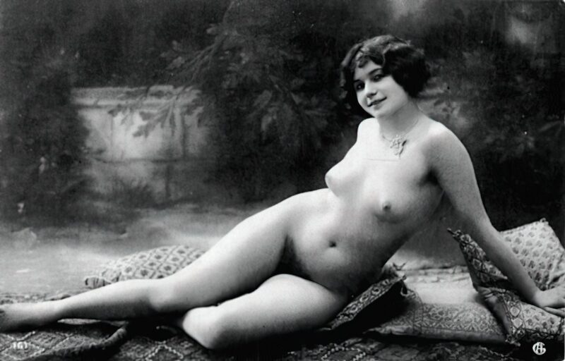 Very high Quality Nude Men and Women in Full Black and White from the Classic Vintage Retro Era Vintage Erotica and Photo Image Galleries of Classic Women Nude in the 1800s to the 1920s