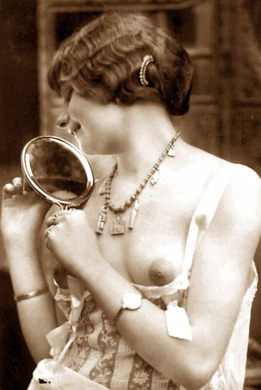 Volume 1 of Black and White Image of Naked / Nude Woman in the Classic Retro Period Volume 1 of Black and White Photo of Naked / Nude Women and Girls in the Vintage Era