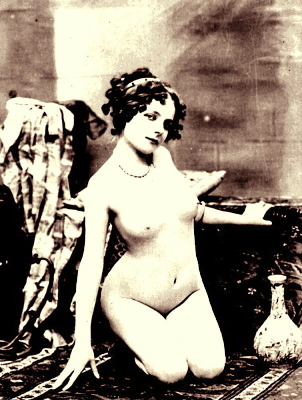 Volume 1 of Black and White Image of Naked / Nude Woman in the Classic Retro Period Volume 1 of Black and White Photo of Naked / Nude Women and Girls in the Vintage Era
