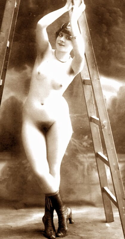 Volume 1 of Black and White Image of Naked / Nude Woman in the Classic Retro Period Volume 1 of Black and White Photo of Naked / Nude Women and Girls in the Vintage Era