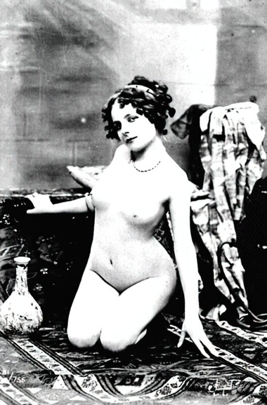 Very high Quality Nude Men and Women in Full Black and White from the Classic Vintage Retro Era Vintage Erotica and Photo Image Galleries of Classic Women Nude in the 1800s to the 1920s