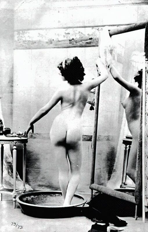 Very high Quality Nude Men and Women in Full Black and White from the Classic Vintage Retro Era Vintage Erotica and Photo Image Galleries of Classic Women Nude in the 1800s to the 1920s