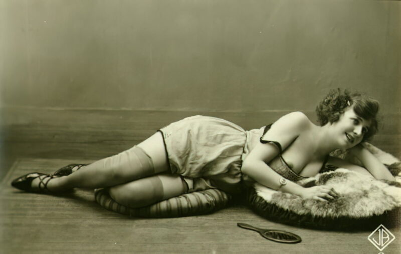 Volume 4 of Black and White Image of Naked / Nude Women and Girls in the Vintage Era