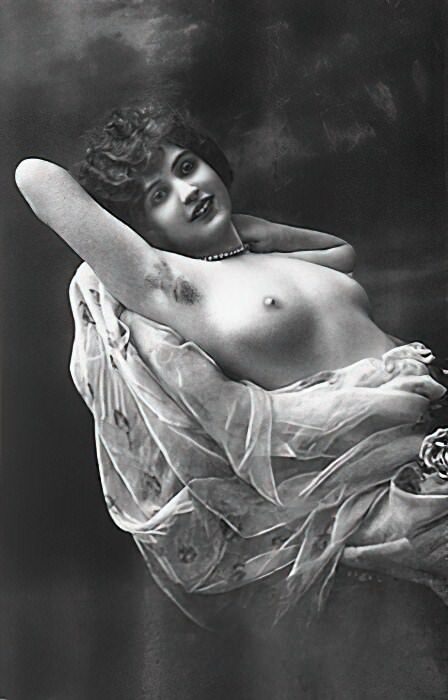 Volume 1 of Black and White Image of Naked / Nude Woman in the Classic Retro Period Volume 1 of Black and White Photo of Naked / Nude Women and Girls in the Vintage Era