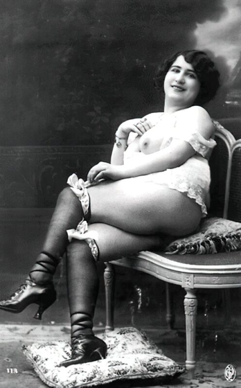 Very high Quality Nude Men and Women in Full Black and White from the Classic Vintage Retro Era Vintage Erotica and Photo Image Galleries of Classic Women Nude in the 1800s to the 1920s