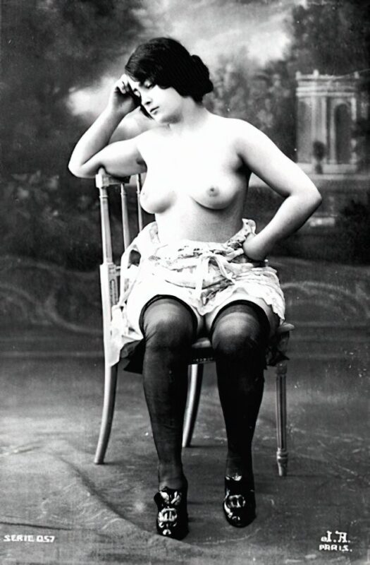 Very high Quality Nude Men and Women in Full Black and White from the Classic Vintage Retro Era Vintage Erotica and Photo Image Galleries of Classic Women Nude in the 1800s to the 1920s