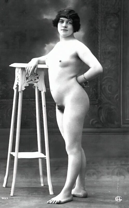 Very high Quality Nude Men and Women in Full Black and White from the Classic Vintage Retro Era Vintage Erotica and Photo Image Galleries of Classic Women Nude in the 1800s to the 1920s