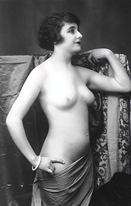 Volume 4 of Black and White Image of Naked / Nude Women and Girls in the Vintage Era