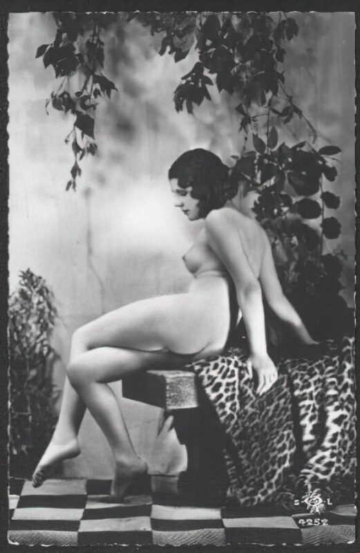 Very high Quality Nude Men and Women in Full Black and White from the Classic Vintage Retro Era Vintage Erotica and Photo Image Galleries of Classic Women Nude in the 1800s to the 1920s