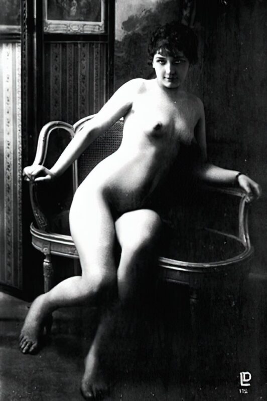 Very high Quality Nude Men and Women in Full Black and White from the Classic Vintage Retro Era Vintage Erotica and Photo Image Galleries of Classic Women Nude in the 1800s to the 1920s