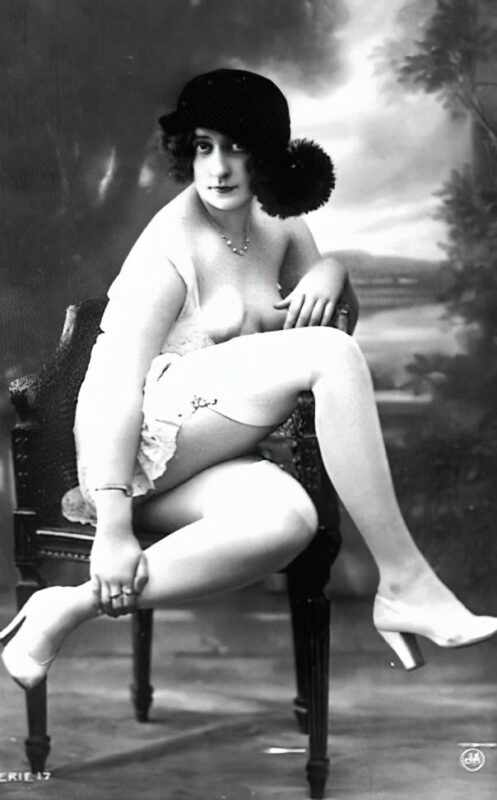 Very high Quality Nude Men and Women in Full Black and White from the Classic Vintage Retro Era Vintage Erotica and Photo Image Galleries of Classic Women Nude in the 1800s to the 1920s