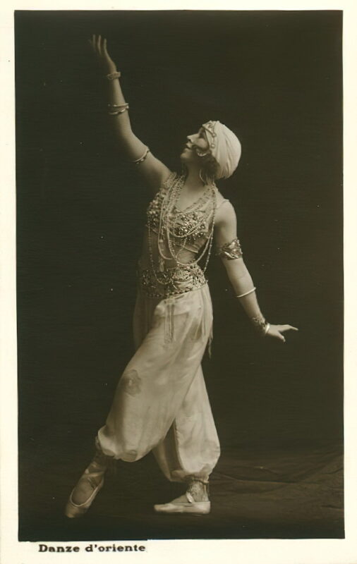 Very high Quality Nude Men and Women in Full Black and White from the Classic Vintage Retro Era Vintage Erotica and Photo Image Galleries of Classic Women Nude in the 1800s to the 1920s