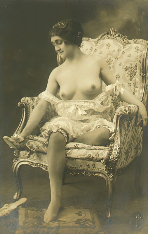 Very high Quality Nude Men and Women in Full Black and White from the Classic Vintage Retro Era Vintage Erotica and Photo Image Galleries of Classic Women Nude in the 1800s to the 1920s