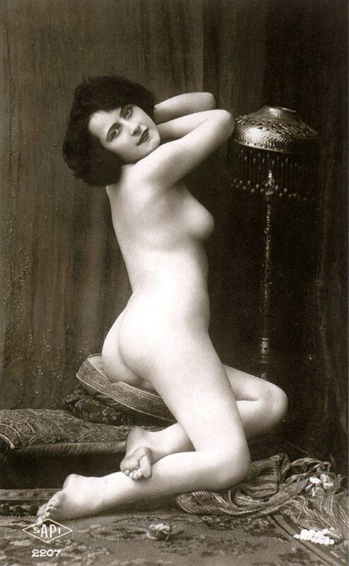 Very high Quality Nude Men and Women in Full Black and White from the Classic Vintage Retro Era Vintage Erotica and Photo Image Galleries of Classic Women Nude in the 1800s to the 1920s