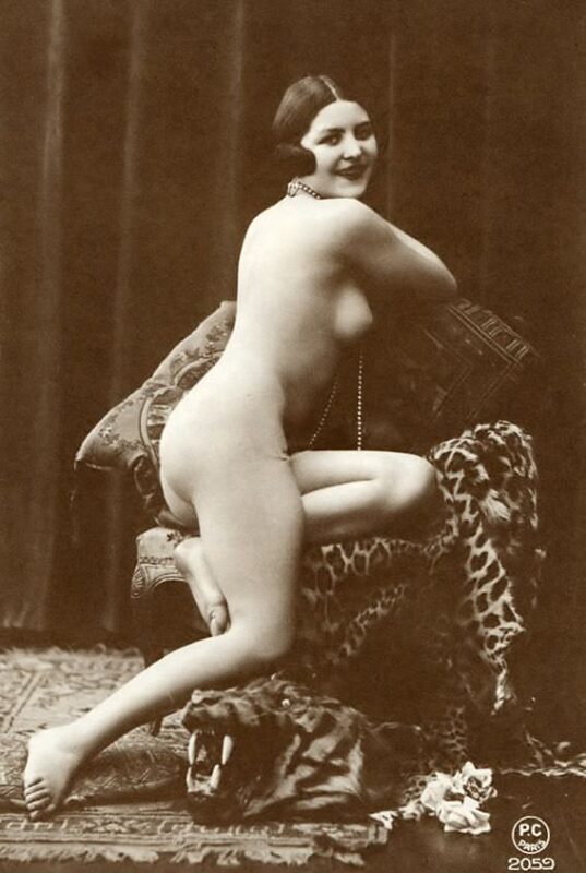 Vintage Erotica and Photo Image Galleries of Classic Women Nude in the 1920's