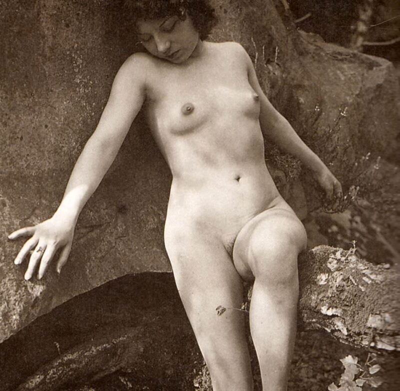 Vintage Erotica and Photo Image Galleries of Classic Women Nude in the 1920's