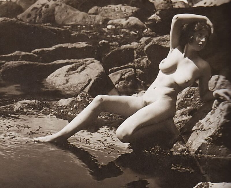 Vintage Erotica and Photo Image Galleries of Classic Women Nude in the 1920's