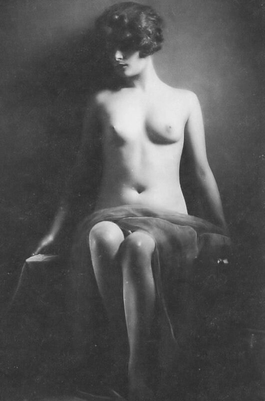 Vintage Erotica and Photo Image Galleries of Classic Women Nude in the 1920's