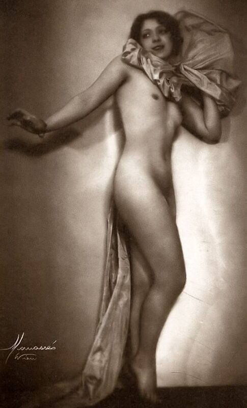 Vintage Erotica and Photo Image Galleries of Classic Women Nude in the 1920's