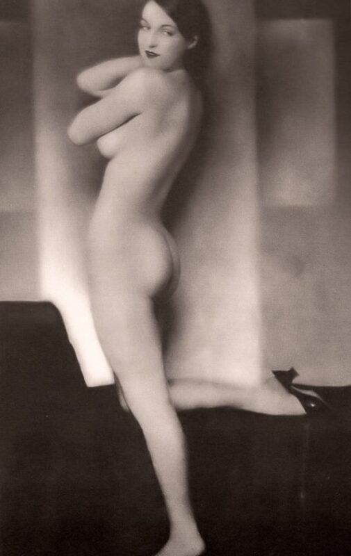 Vintage Erotica and Photo Image Galleries of Classic Women Nude in the 1920's