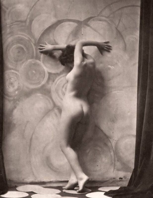 Vintage Erotica and Photo Image Galleries of Classic Women Nude in the 1920's