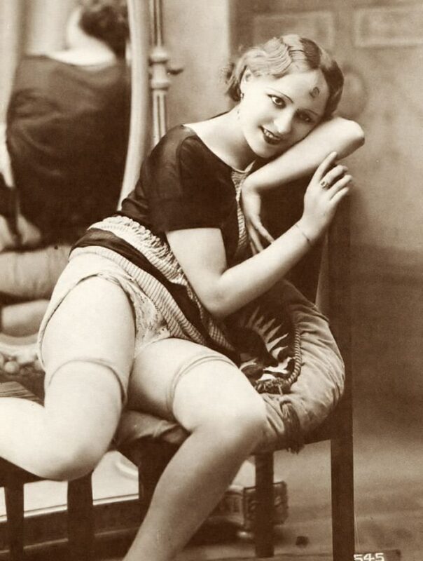 Vintage Erotica and Photo Image Galleries of Classic Women Nude in the 1920's