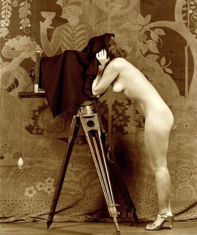 Vintage Erotica and Photo Image Galleries of Classic Women Nude in the 1920's