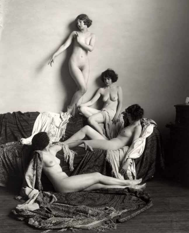 Vintage Erotica and Photo Image Galleries of Classic Women Nude in the 1920's