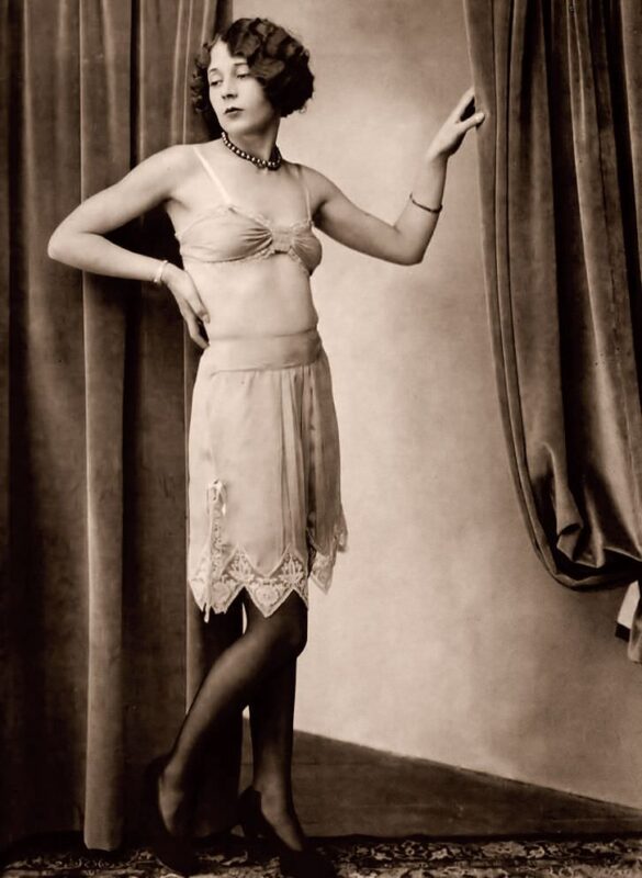 Vintage Erotica and Photo Image Galleries of Classic Women Nude in the 1920's