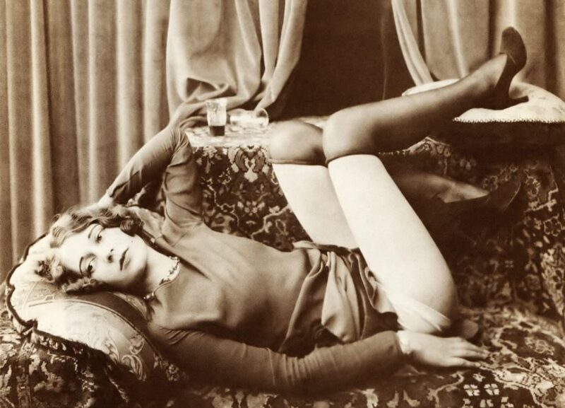 Vintage Erotica and Photo Image Galleries of Classic Women Nude in the 1920's