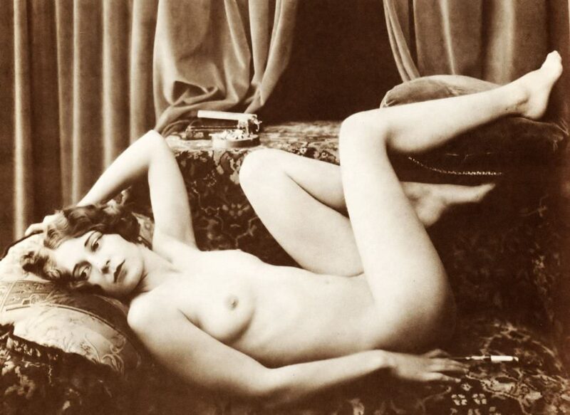 Vintage Erotica and Photo Image Galleries of Classic Women Nude in the 1920's