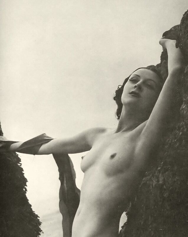 Vintage Erotica and Photo Image Galleries of Classic Women Nude in the 1920's