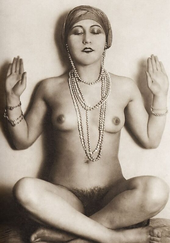 Vintage Erotica and Photo Image Galleries of Classic Women Nude in the 1920's
