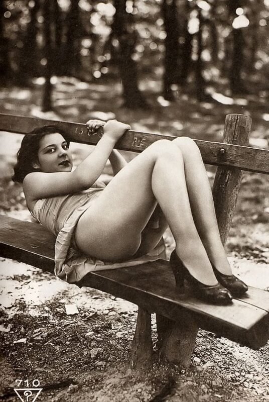 Vintage Erotica and Photo Image Galleries of Classic Women Nude in the 1920's