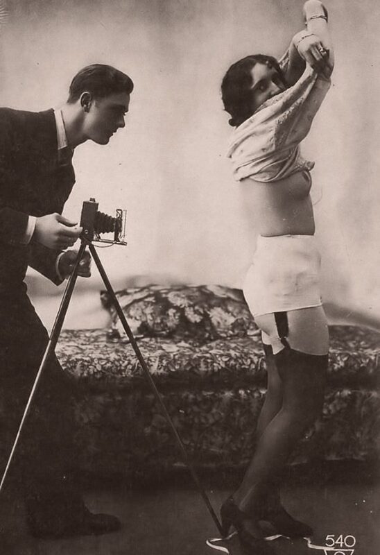 Vintage Erotica and Photo Image Galleries of Classic Women Nude in the 1920's