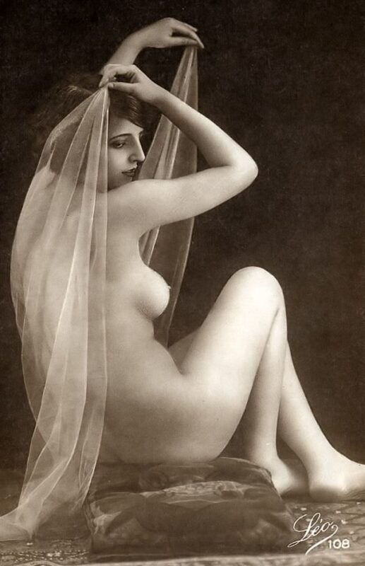 Vintage Erotica and Photo Image Galleries of Classic Women Nude in the 1920's