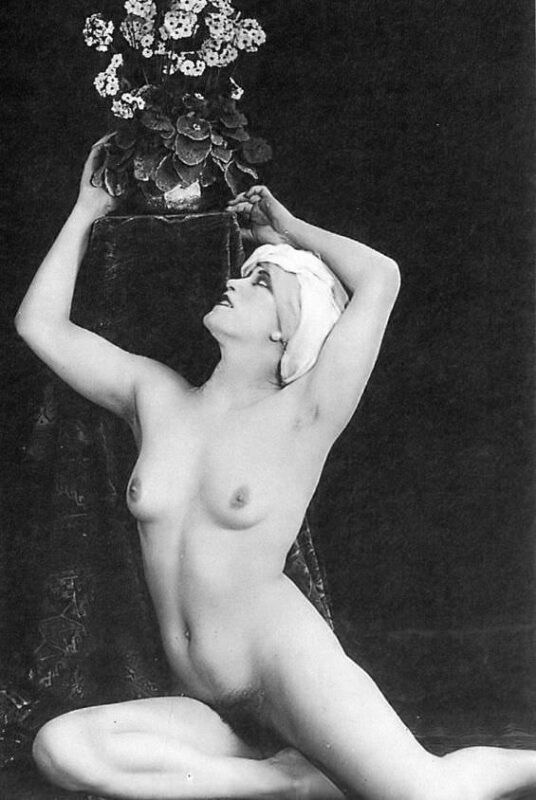 Vintage Erotica and Photo Image Galleries of Classic Women Nude in the 1920's