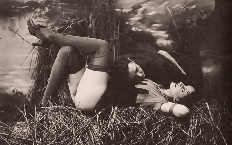 Vintage Erotica and Photo Image Galleries of Classic Women Nude in the 1920's