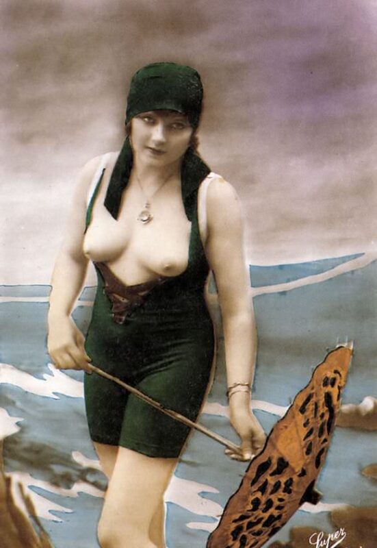 Vintage Erotica and Photo Image Galleries of Classic Women Nude in the 1920's