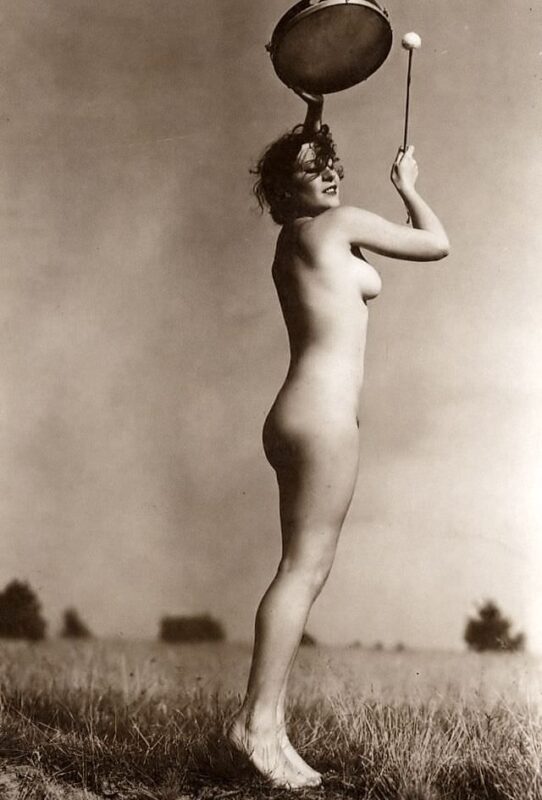 Vintage Erotica and Photo Image Galleries of Classic Women Nude in the 1920's