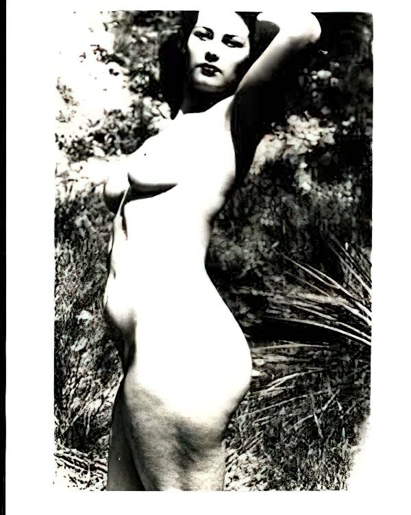 Very high Quality Nude Men and Women in Full Black and White from the Classic Vintage Retro Era Vintage Erotica and Photo Image Galleries of Classic Women Nude in the 1800s to the 1920s