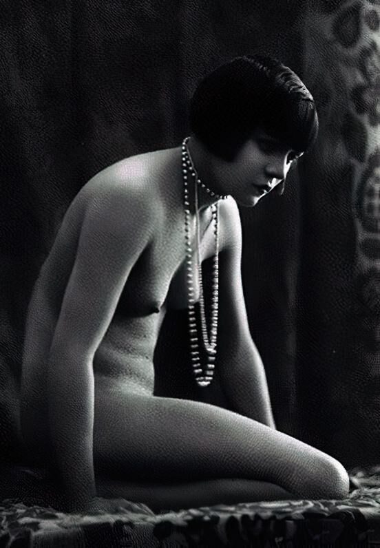 Very high Quality Nude Men and Women in Full Black and White from the Classic Vintage Retro Era Vintage Erotica and Photo Image Galleries of Classic Women Nude in the 1800s to the 1920s