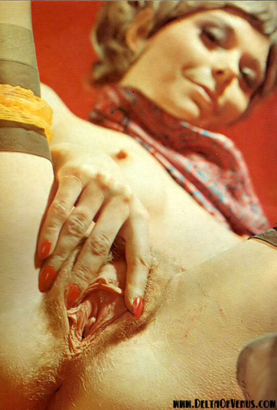 1970s Nudes Ready for Action - Photo 053