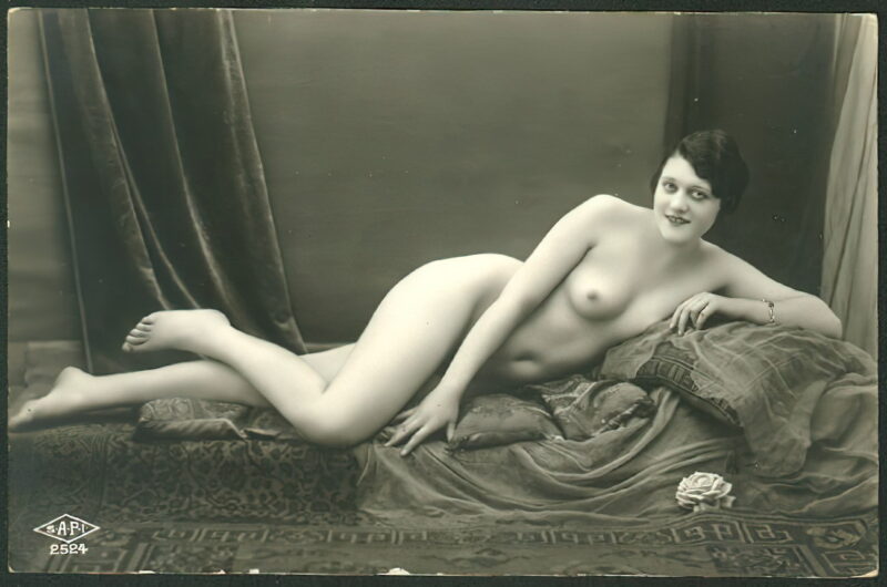 Very high Quality Nude Men and Women in Full Black and White from the Classic Vintage Retro Era Vintage Erotica and Photo Image Galleries of Classic Women Nude in the 1800s to the 1920s