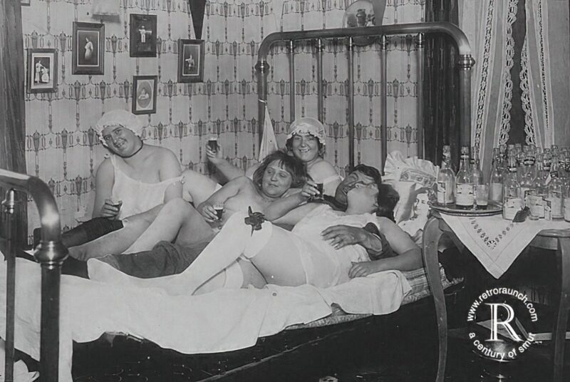 Very high Quality Nude Men and Women in Full Black and White from the Classic Vintage Retro Era Vintage Erotica and Photo Image Galleries of Classic Women Nude in the 1800s to the 1920s