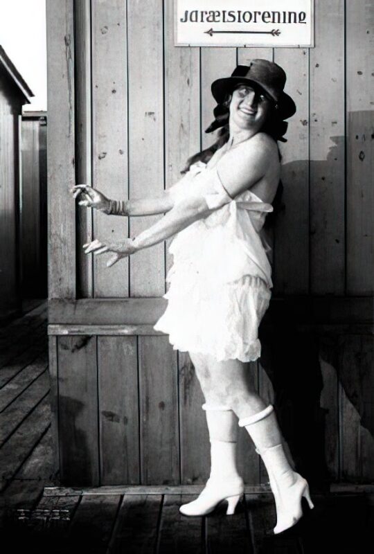 Vintage Nude Girl Mixed, Upscaled - Volume 2 - Photo 131